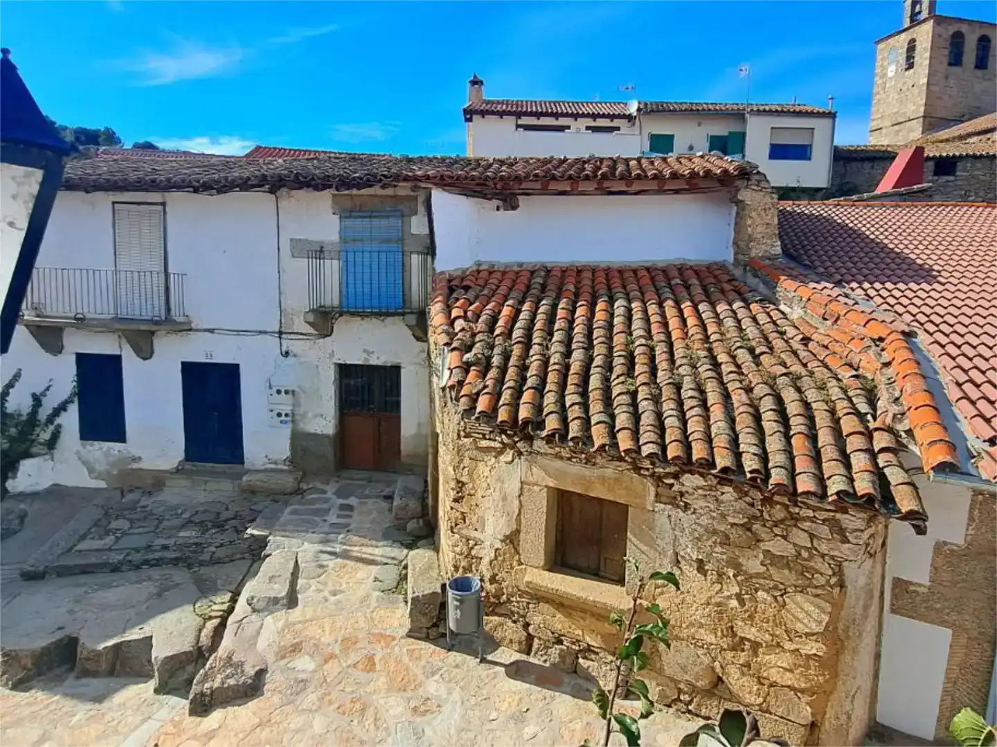 Vista exterior de Casa adosada en venda en Puente del Congosto amb Jardí privat i Balcó