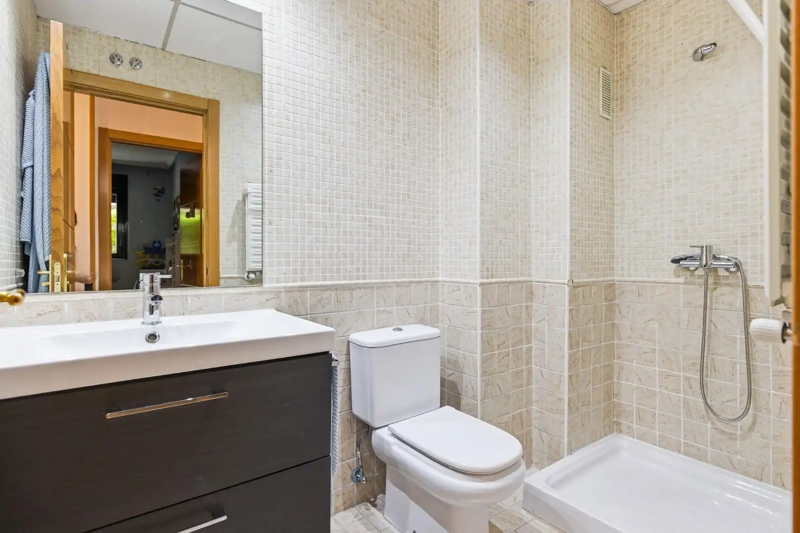 Baño de Planta baja en venta en Madrid con Calefacción, Jardín privado y Piscina comunitaria