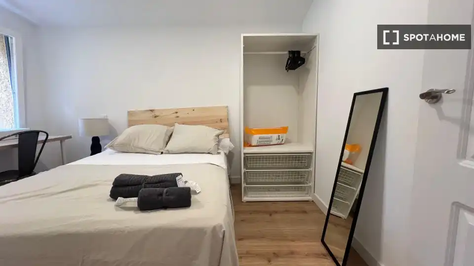 Bedroom of Flat for rent in Madrid  with Air Conditioner, Heating and Furnished