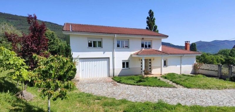 Exterior view of House or chalet for sale in Boñar  with Heating, Storage room and Furnished