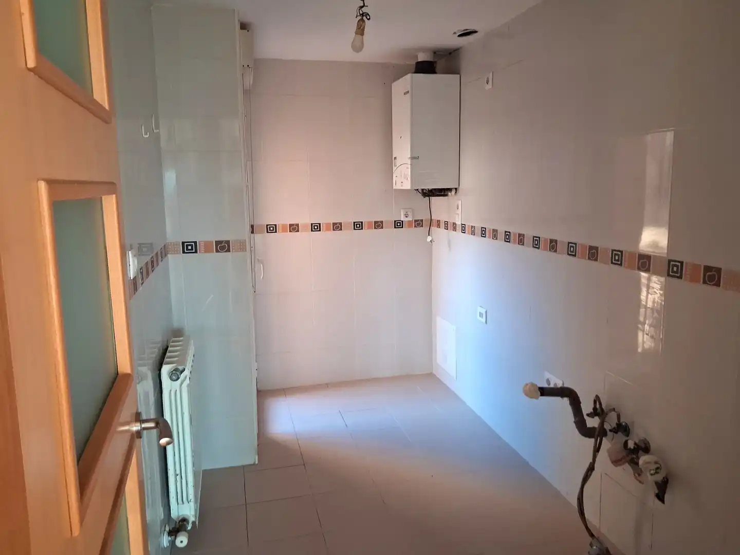 Bathroom of Flat for sale in Fuentes de Ebro  with Air Conditioner, Heating and Parquet flooring