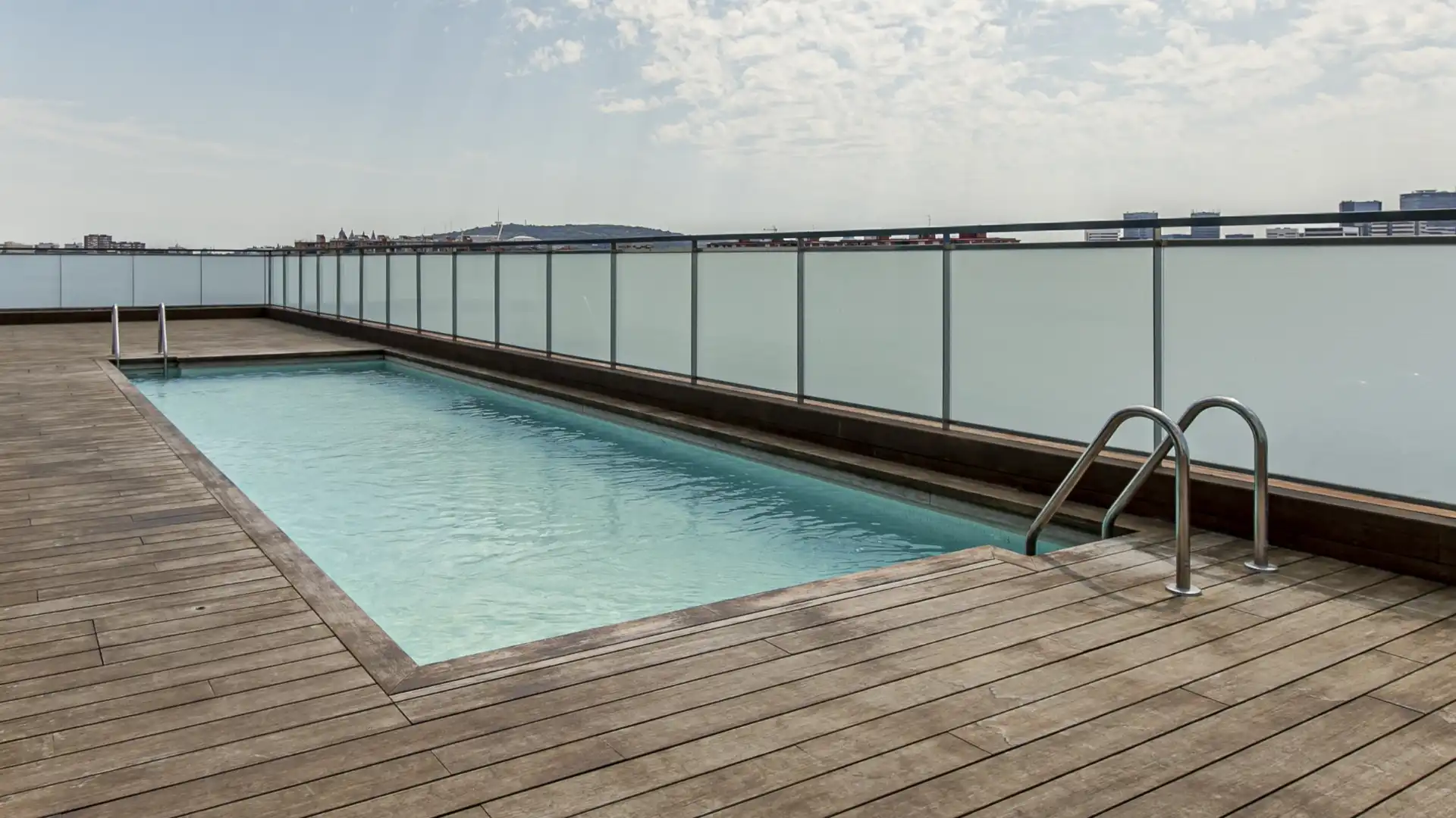 Piscina de Piso en venta en L'Hospitalet de Llobregat con Aire acondicionado, Calefacción y Trastero