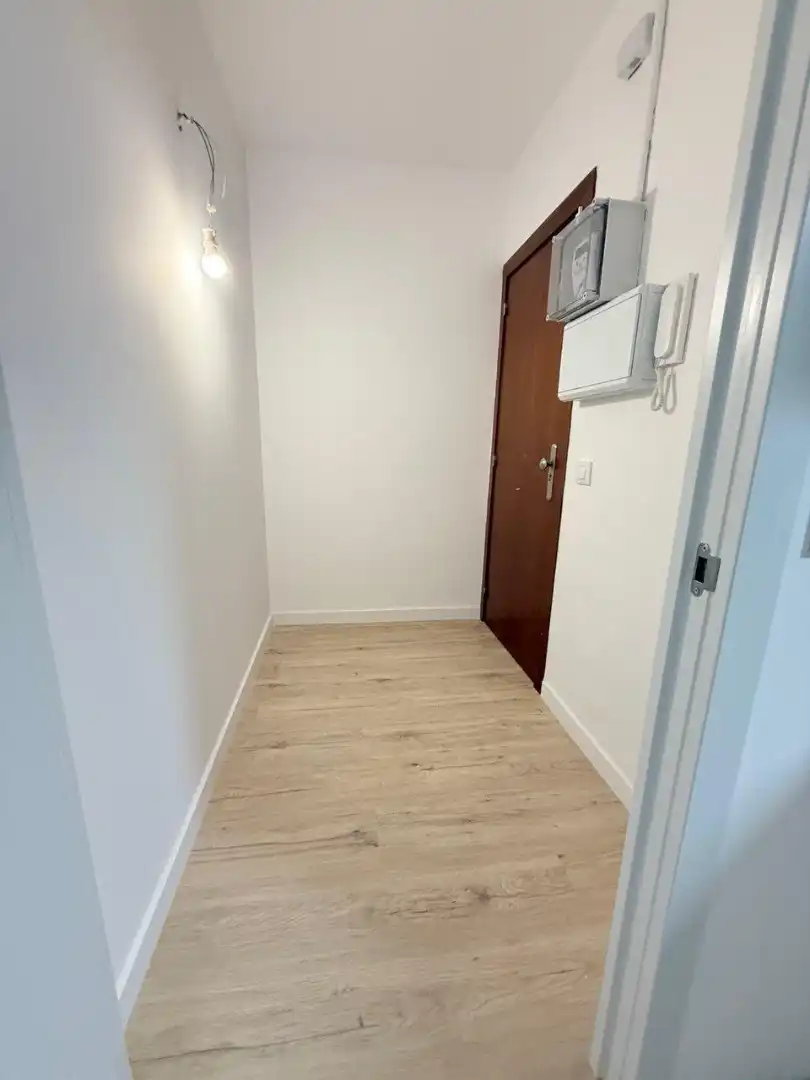Wohnung zum Verkauf in Barcelona mit Klimaanlage, Terrasse und Ofen