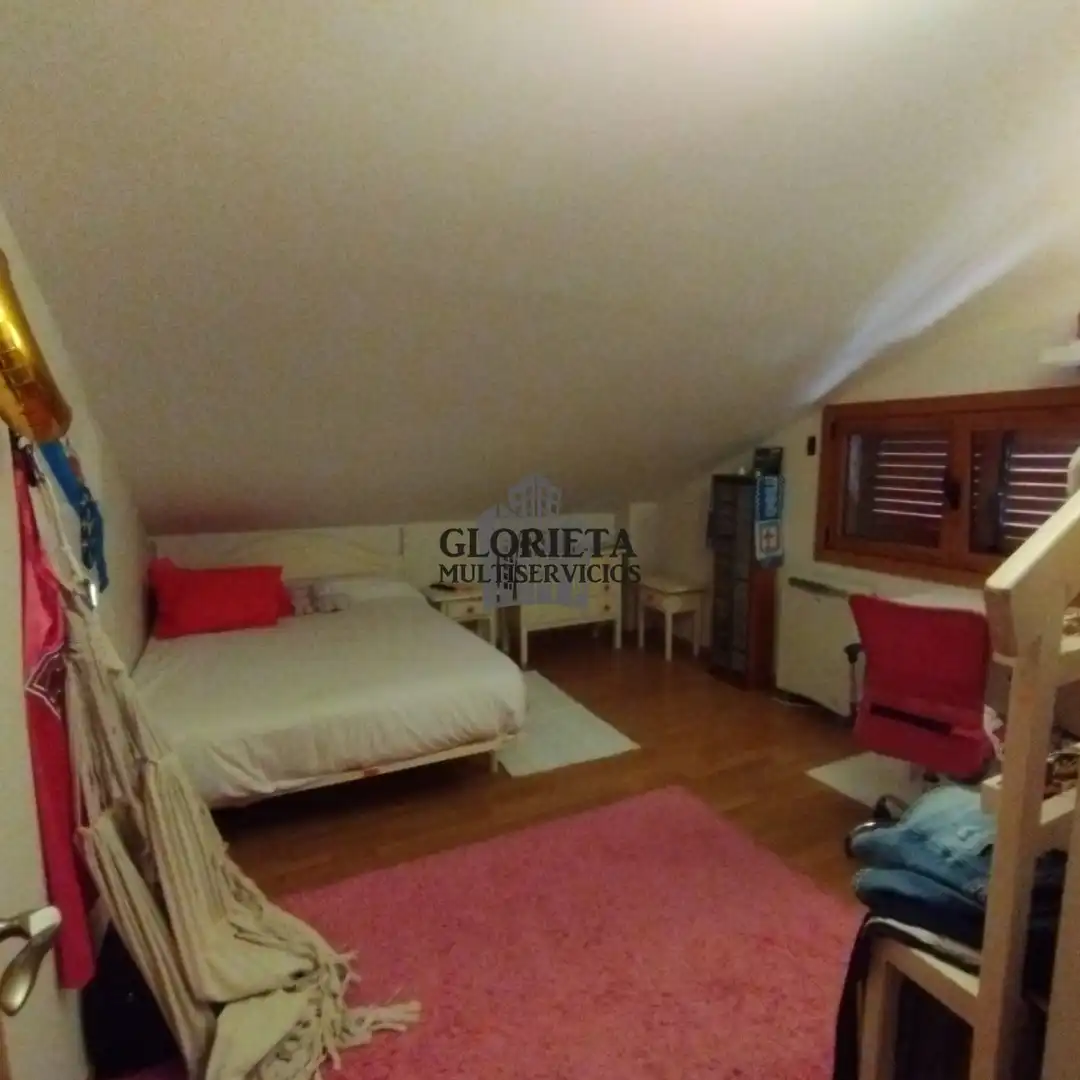 Dormitori de Casa o xalet en venda en Vigo  amb Calefacció, Terrassa i Traster