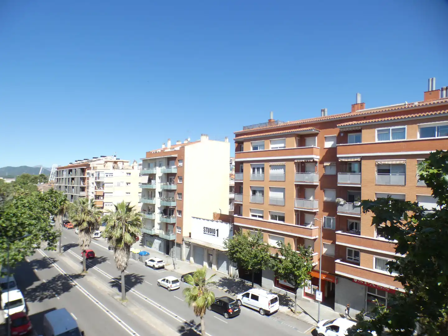 Vista exterior de Pis en venda en Terrassa amb Calefacció, Forn i Balcó