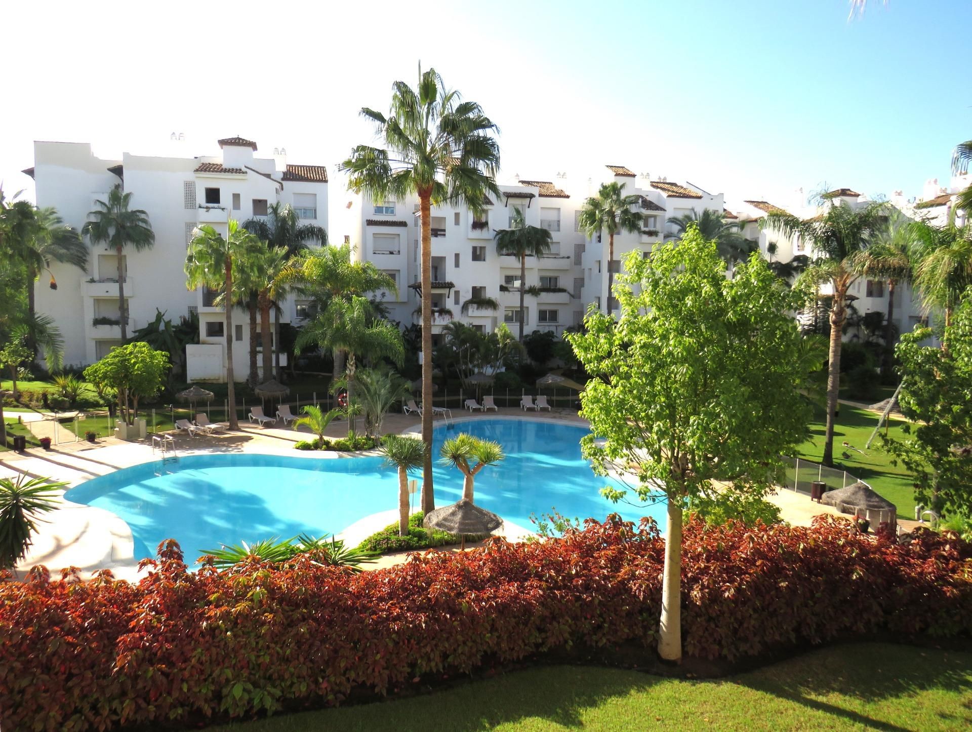 Exterior view of Apartment for sale in Estepona  with Air Conditioner, Heating and Private garden