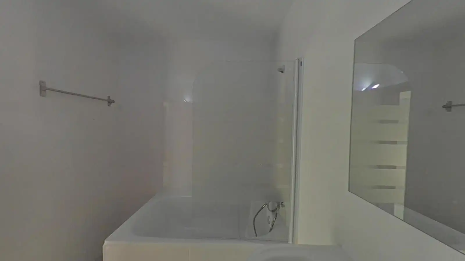 Badezimmer von Wohnung zum Verkauf in Sabadell mit Terrasse und Balkon
