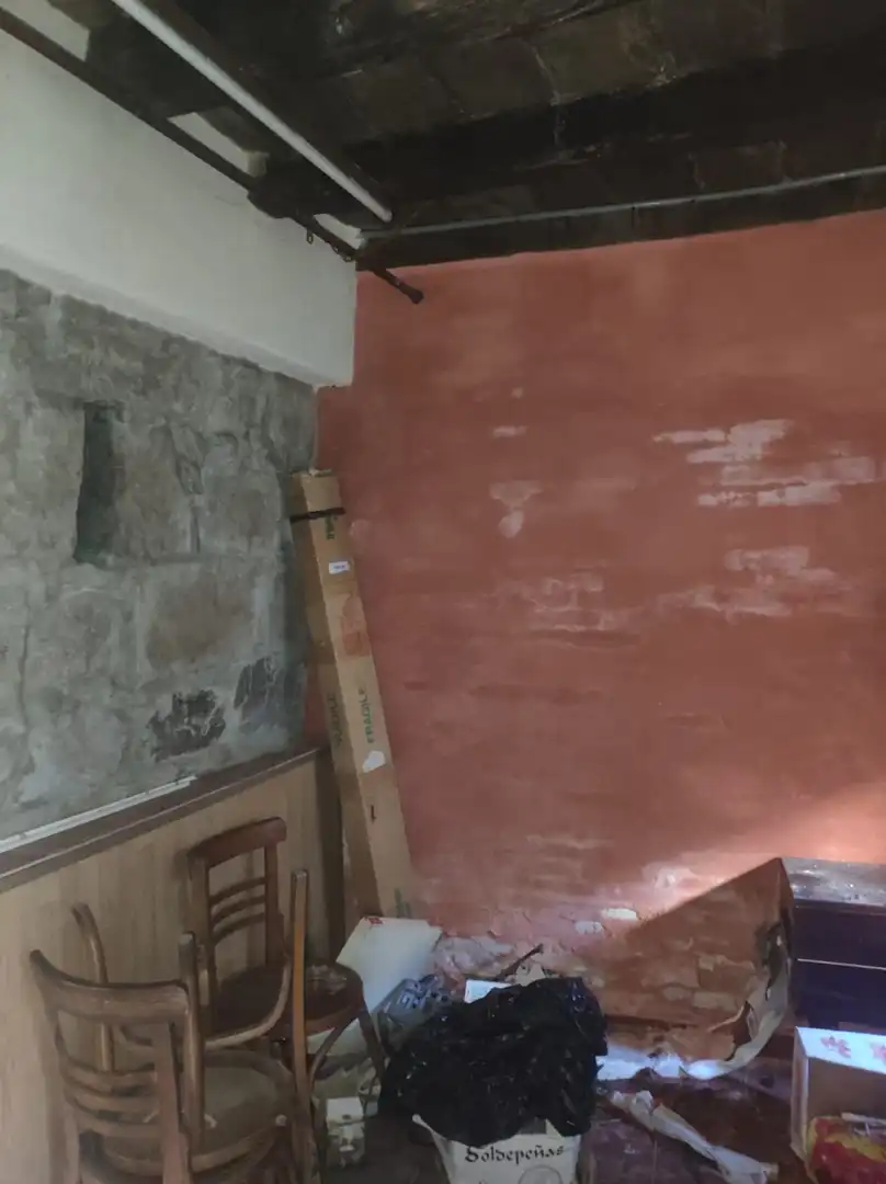 Schlafzimmer von Einfamilien-Reihenhaus zum Verkauf in Barruelo de Santullán mit Ofen, Waschmaschine und Fernseher