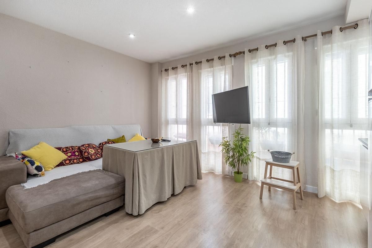 Bedroom of Flat for sale in  Granada Capital