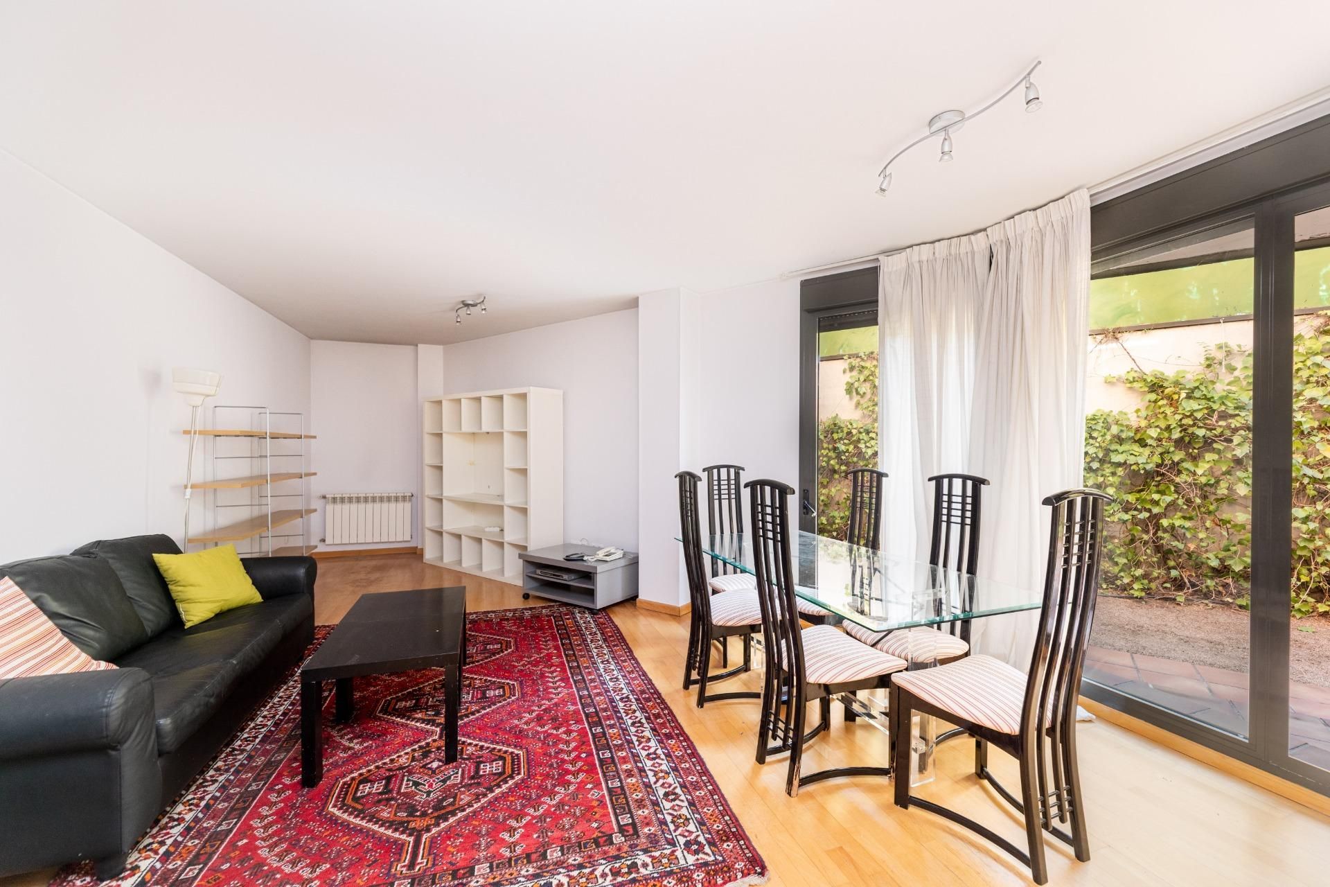 Sala d'estar de Planta baixa en venda en Torrelodones amb Aire condicionat, Calefacció i Jardí privat