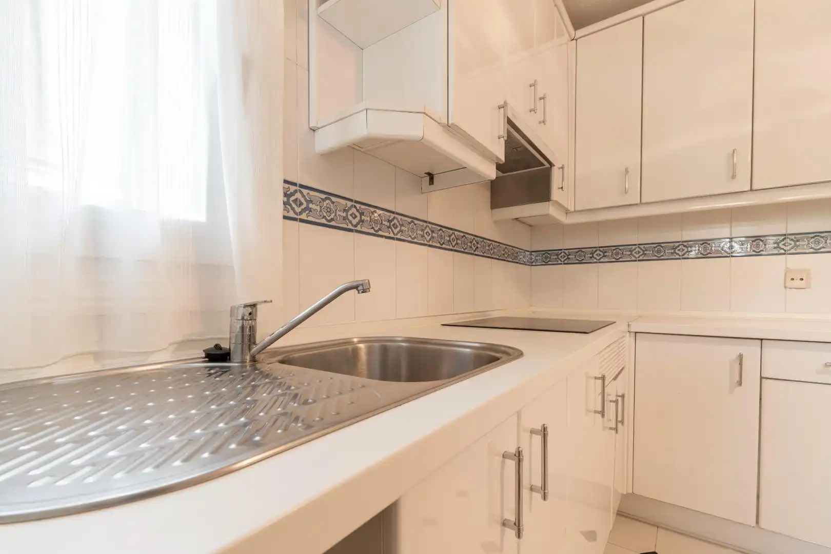 Casa aparellada amb piscina en venda a Avenida Europa, imagen 26