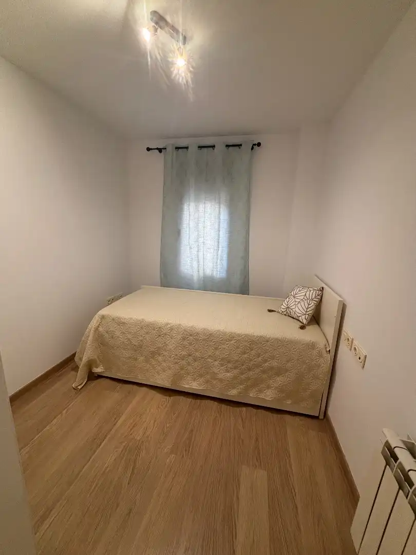 Habitación de Apartamento de alquiler en Cájar con Aire acondicionado, Calefacción y Amueblado