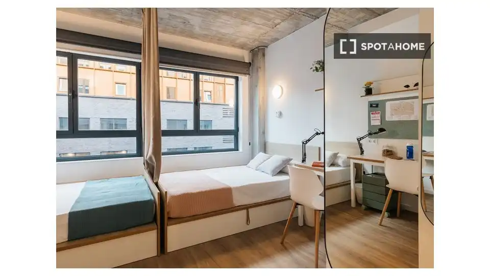 Habitación de Casa o chalet para compartir en Barcelona con Aire acondicionado, Terraza y Amueblado