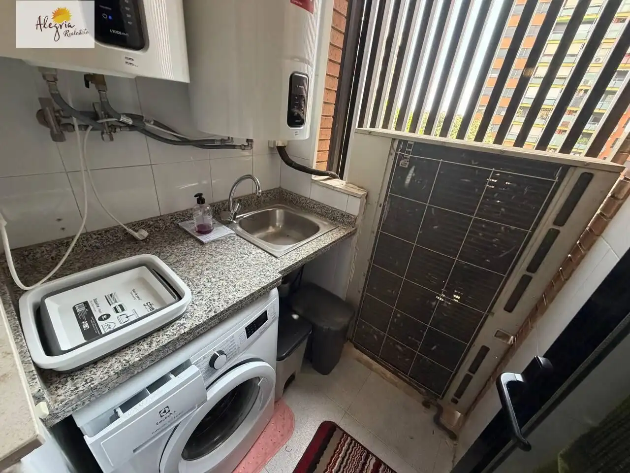 Cuina de Apartament de lloguer en Valencia amb Aire condicionat, Calefacció i Jardí privat
