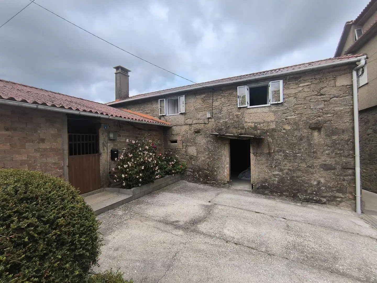 Vista exterior de Casa o xalet en venda en Teo amb Jardí privat