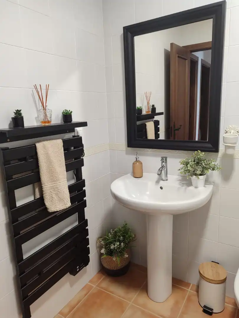 Bany de Apartament en venda en El Bosque amb Aire condicionat, Jardí privat i Moblat