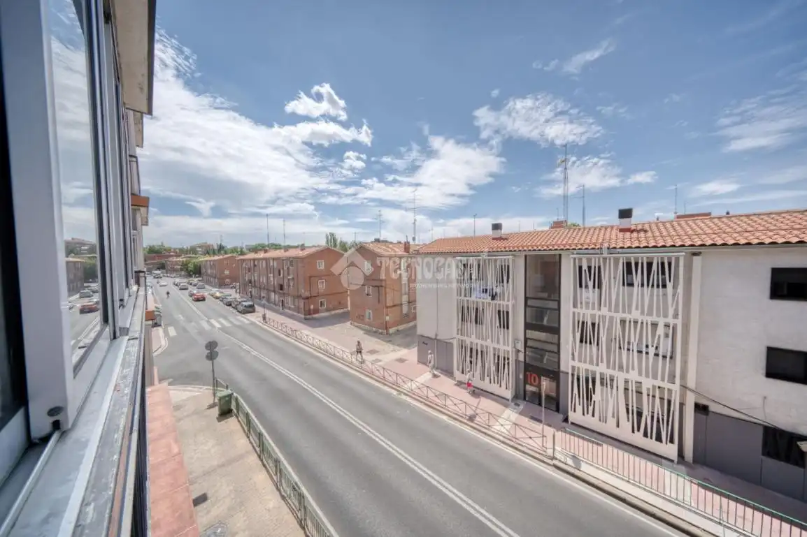 Vista exterior de Pis en venda en Valladolid amb Aire condicionat i Balcó
