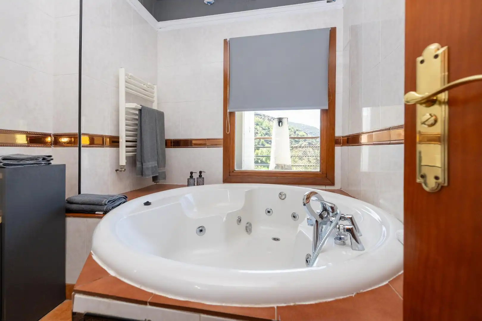 Badezimmer von Wohnung zum Verkauf in Trevélez mit Heizung, Terrasse und Möbliert