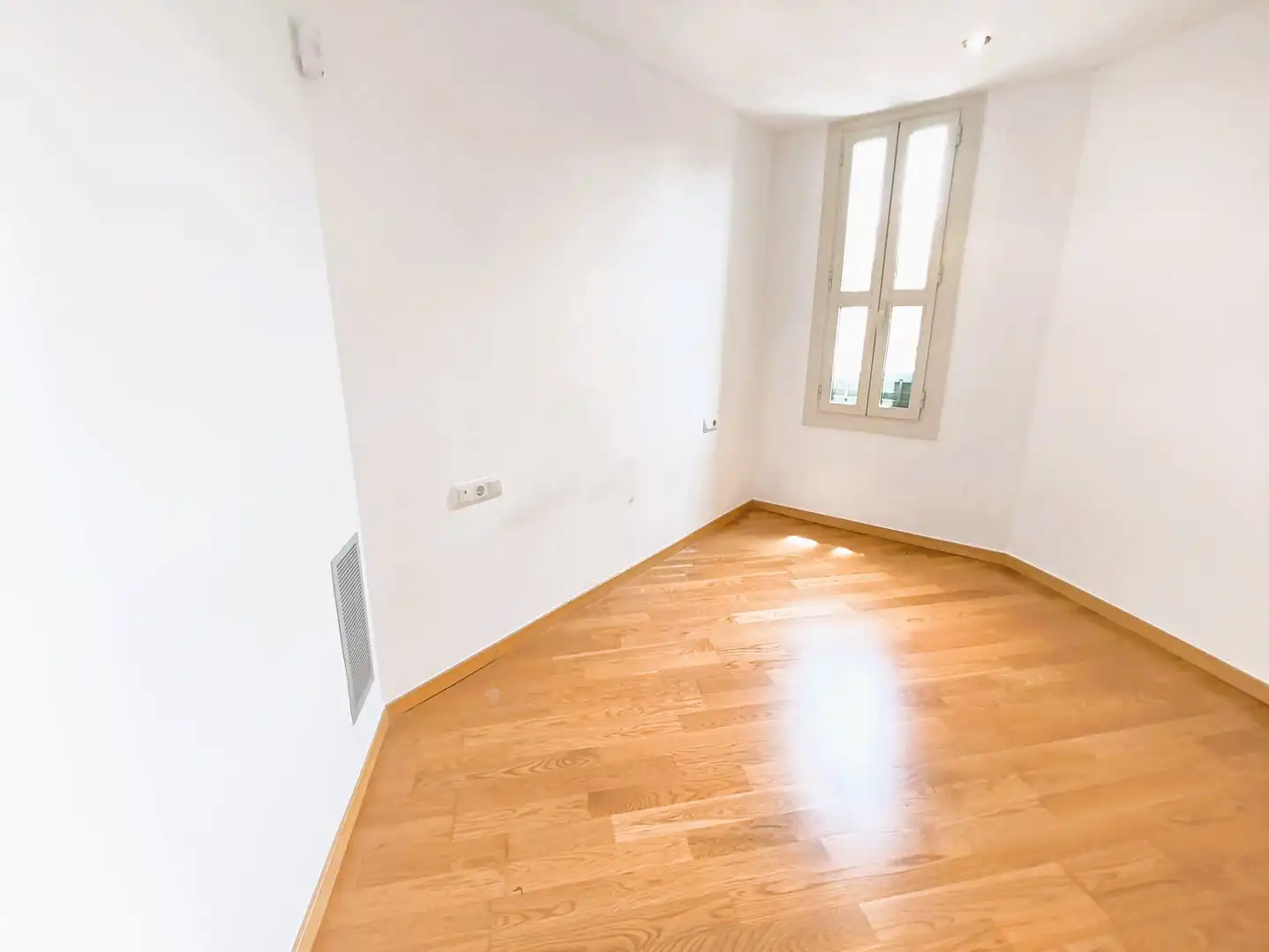 Bedroom of Flat for sale in Barcelona  with Parquet flooring, Terrace and Balcony
