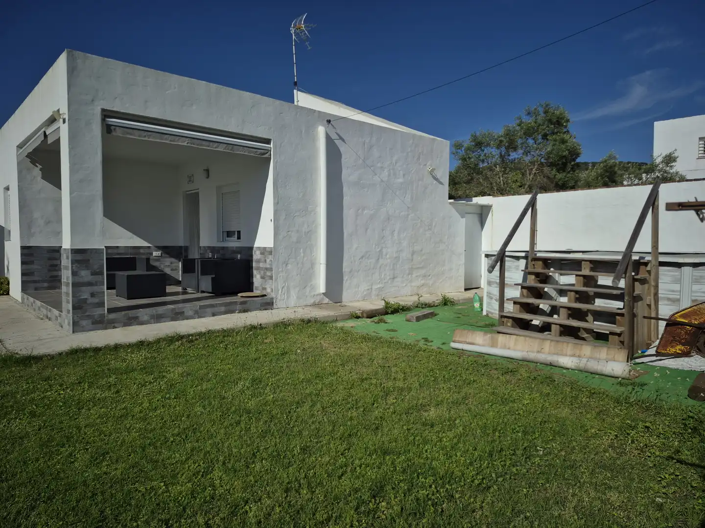 Garden of Buildings for sale in Barbate