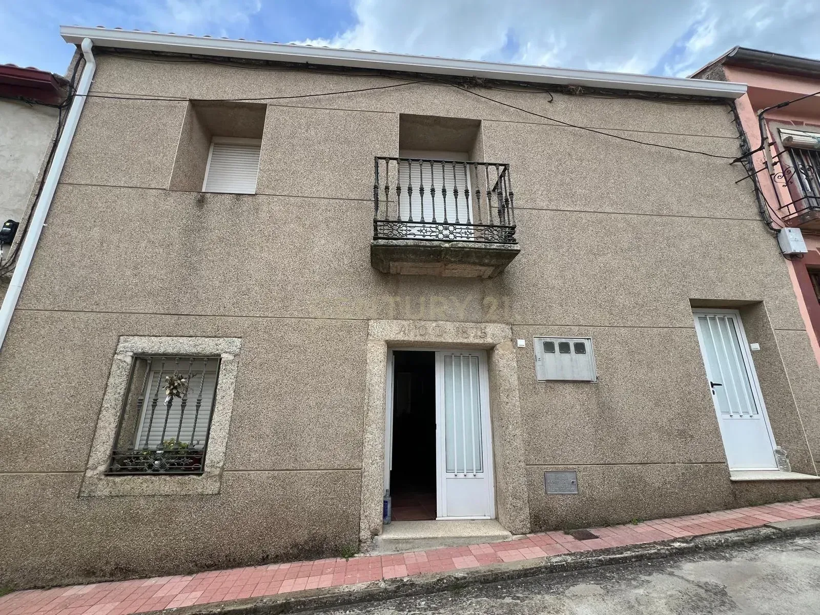 Exterior view of House or chalet for sale in Madroñera