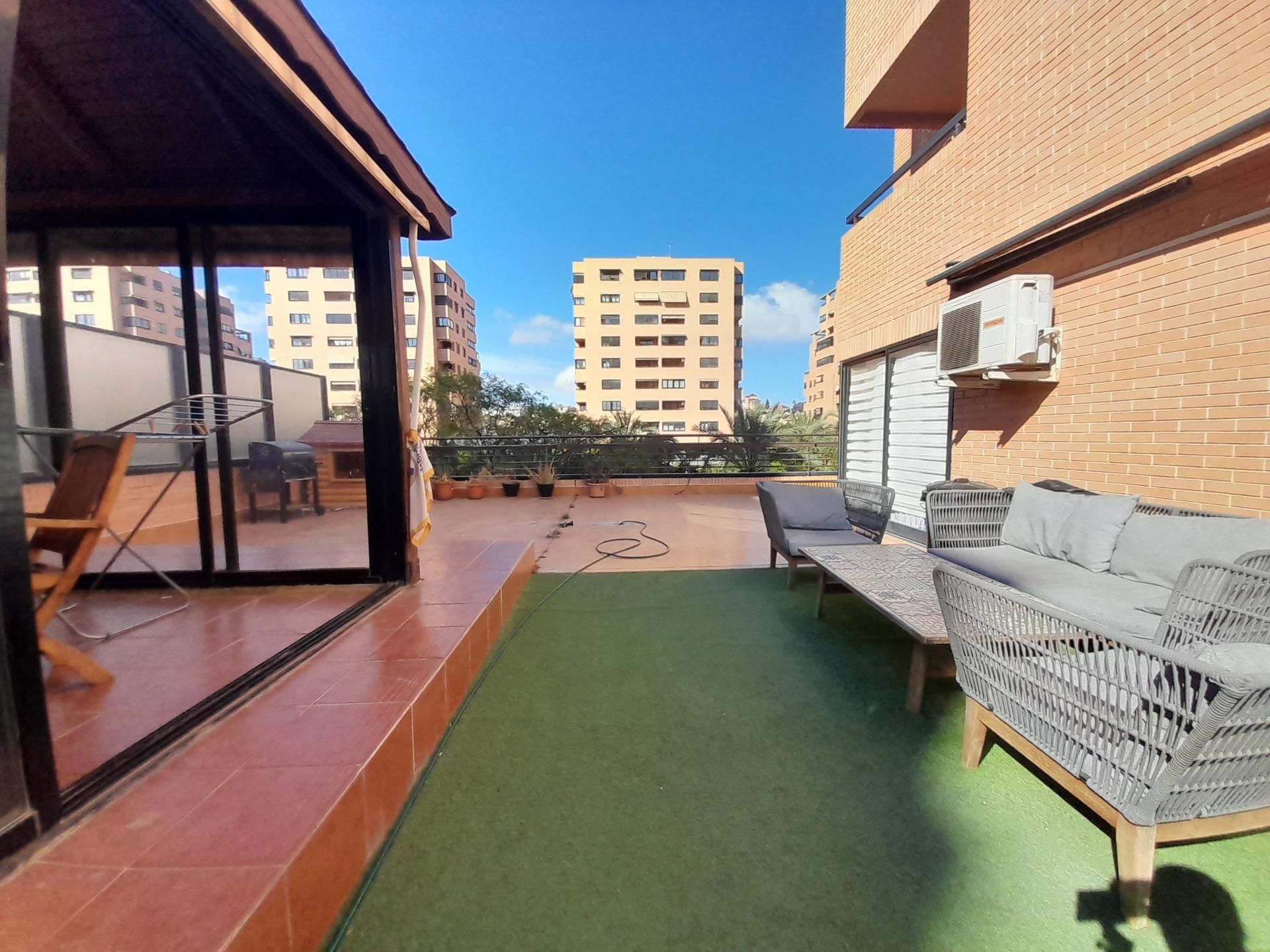 Terrassa de Pis en venda en Alicante / Alacant amb Aire condicionat, Calefacció i Jardí privat