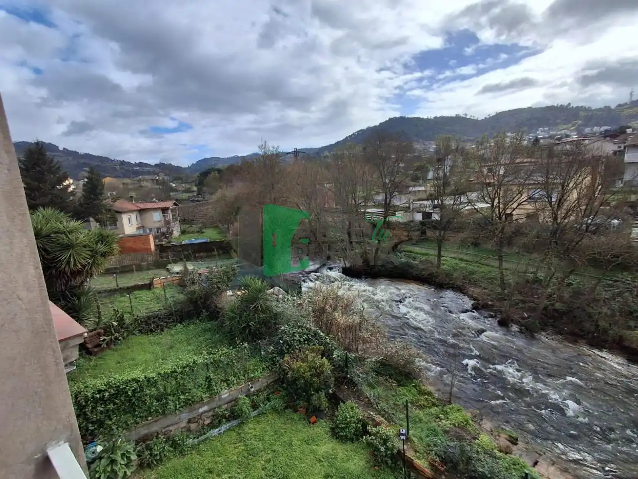 Vista exterior de Casa o xalet de lloguer en Ourense Capital  amb Calefacció i Moblat