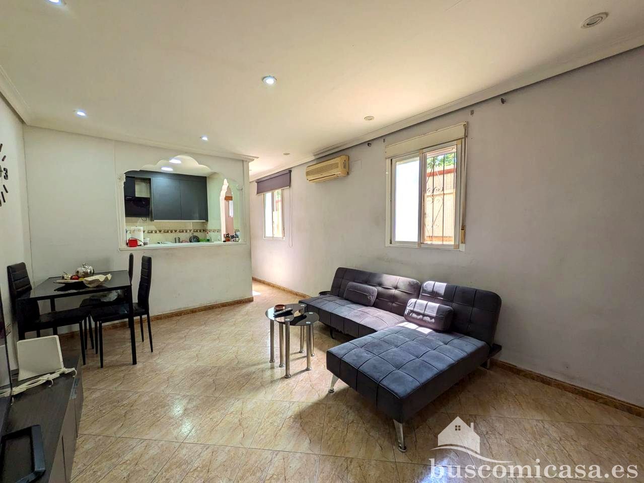 Vista exterior de Casa o xalet en venda en Linares amb Aire condicionat, Terrassa i Moblat