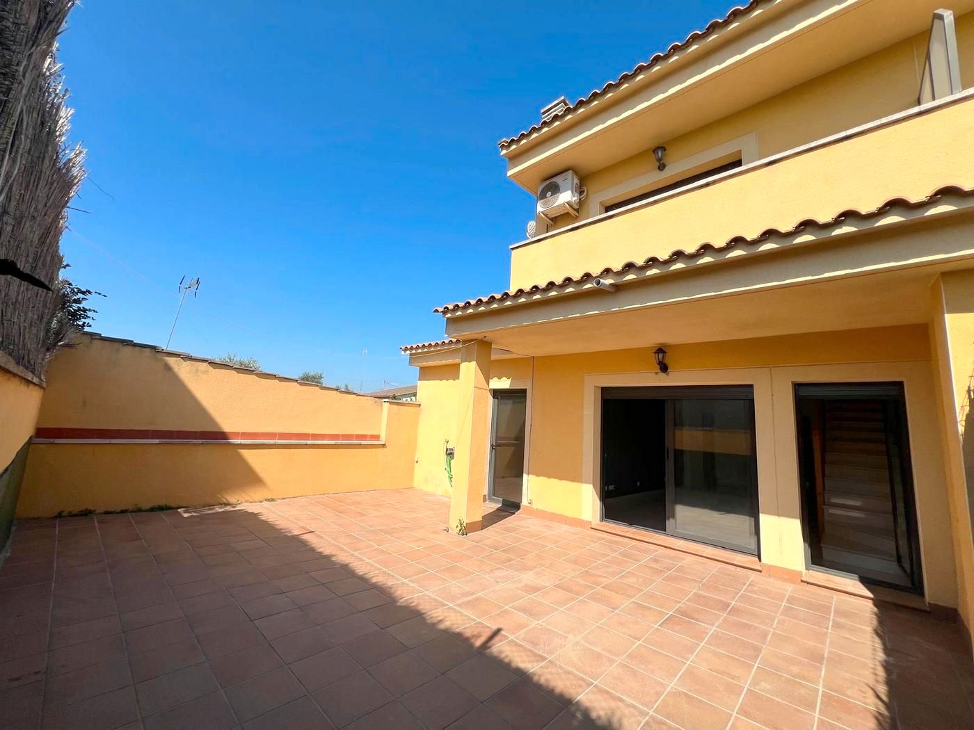 Terrassa de Casa adosada en venda en Santa Oliva amb Aire condicionat, Jardí privat i Terrassa