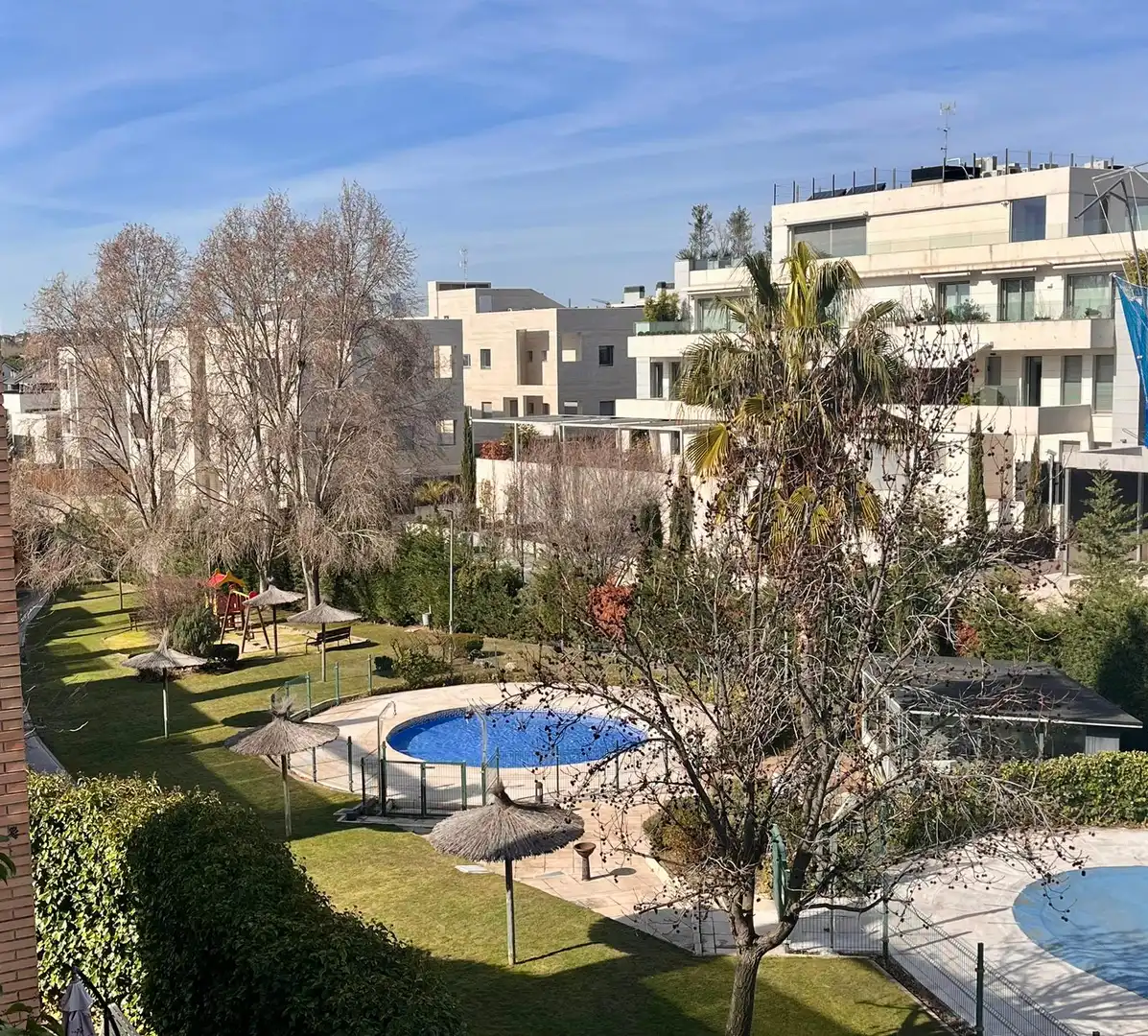Vista exterior de Casa adosada en venta en Madrid con Aire acondicionado, Calefacción y Jardín privado