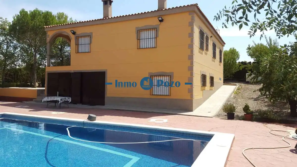 Xalet amb piscina en venda a Almendralejo, imagen 3