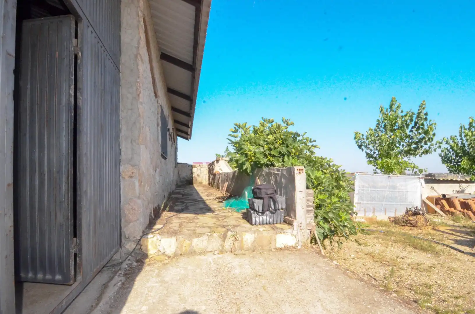 Exterior view of Industrial buildings for sale in Calvarrasa de Arriba