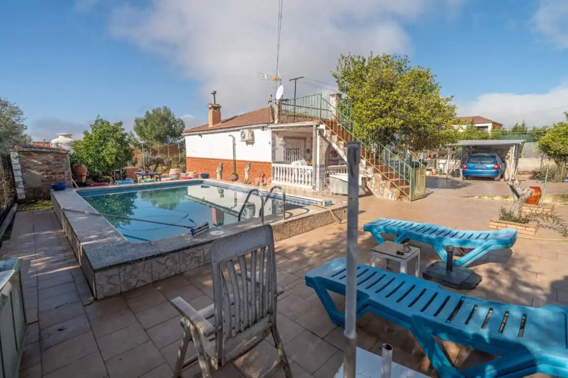 Piscina de Finca rústica en venda en Linares amb Aire condicionat, Terrassa i Traster