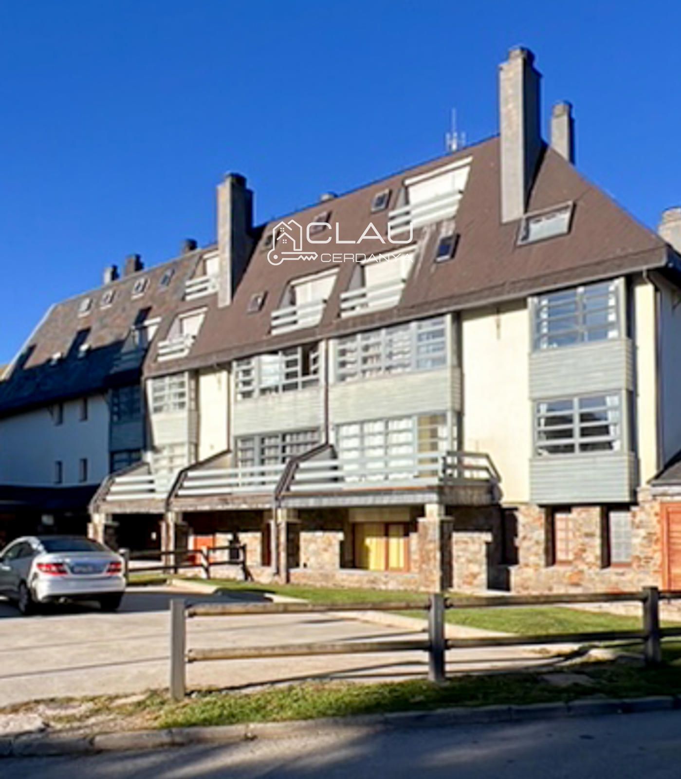 Vista exterior de Pis de lloguer en Alp amb Calefacció, Parquet i Moblat