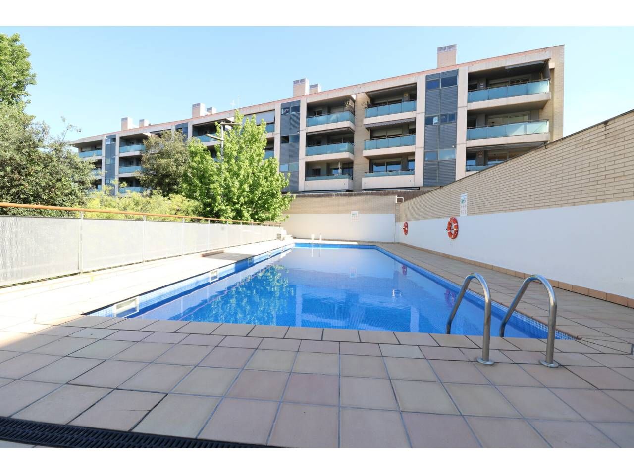 Piscina de Pis en venda en Sant Cugat del Vallès amb Aire condicionat, Calefacció i Parquet