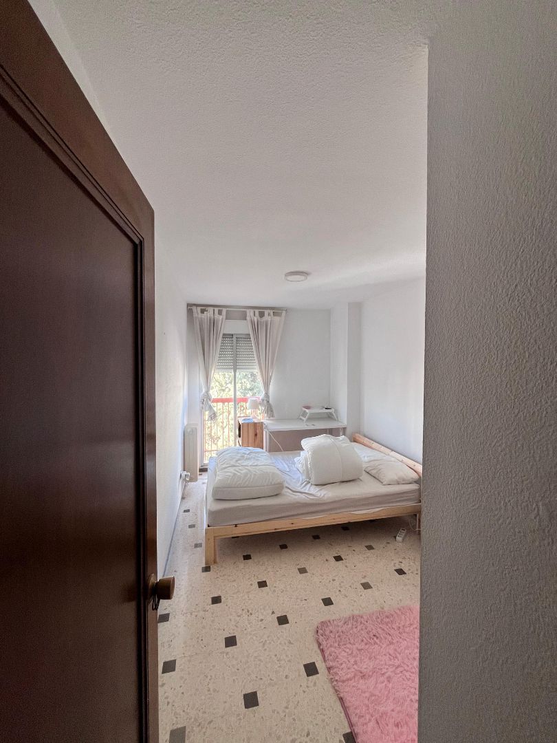 Bedroom of Flat to share in  Granada Capital  with Air Conditioner, Heating and Terrace