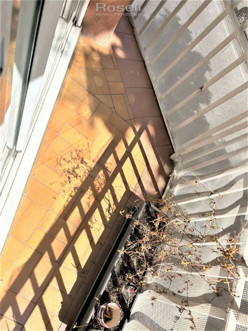 Vista exterior de Piso en venta en Terrassa con Calefacción, Parquet y Balcón
