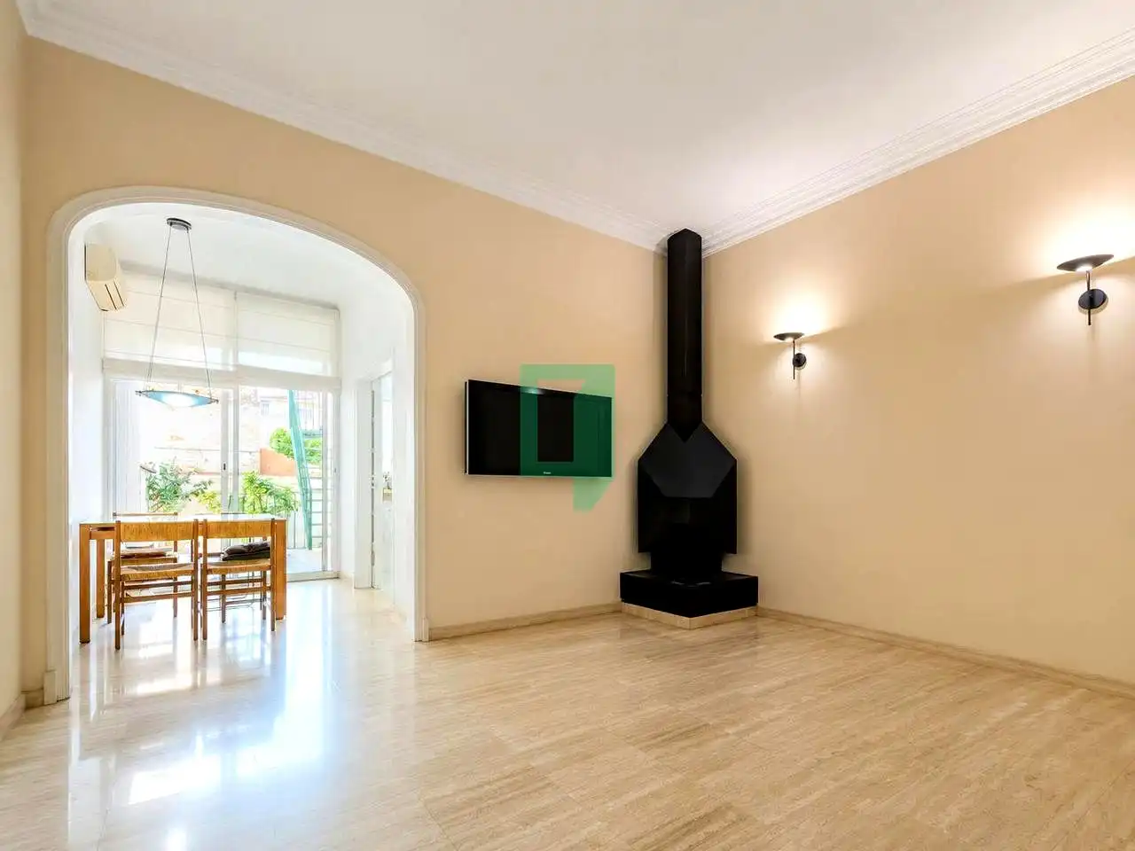 Sala d'estar de Casa o xalet en venda en Badalona amb Aire condicionat, Calefacció i Jardí privat