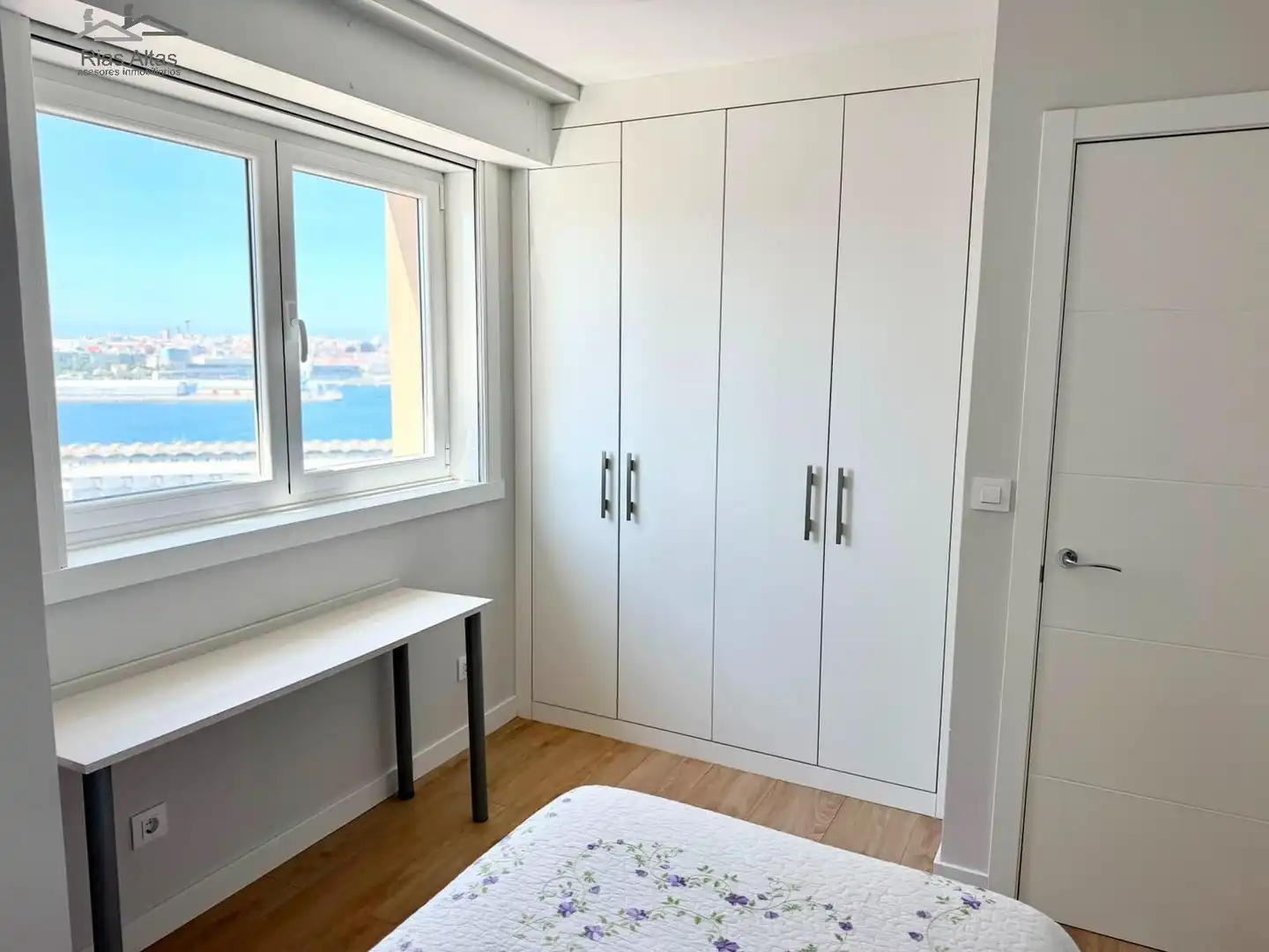 Habitación de Piso en venta en A Coruña Capital  con Calefacción, Terraza y Amueblado