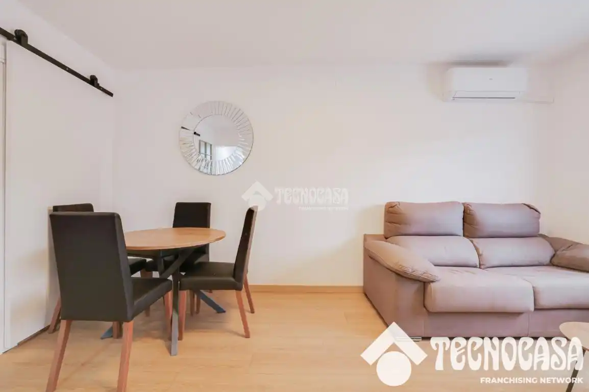 Sala d'estar de Pis en venda en Santa Coloma de Gramenet amb Aire condicionat