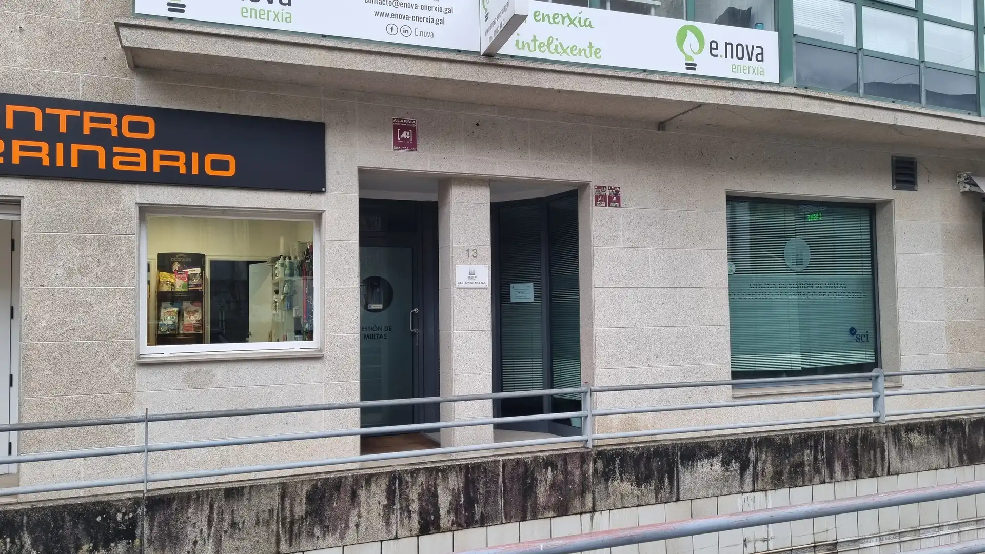 Vista exterior de Local en venda en Santiago de Compostela  amb Parquet