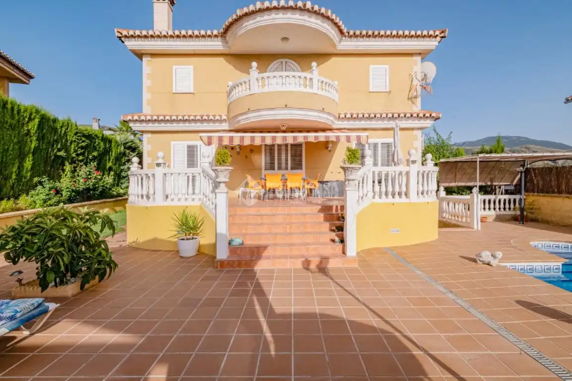 Exterior view of Houses for sale in Cenes de la Vega  with Terrace and Swimming Pool