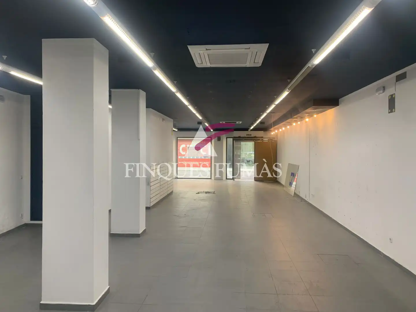 Local comercial en alquiler en Carrer de Sant Pelegrí, imagen 2