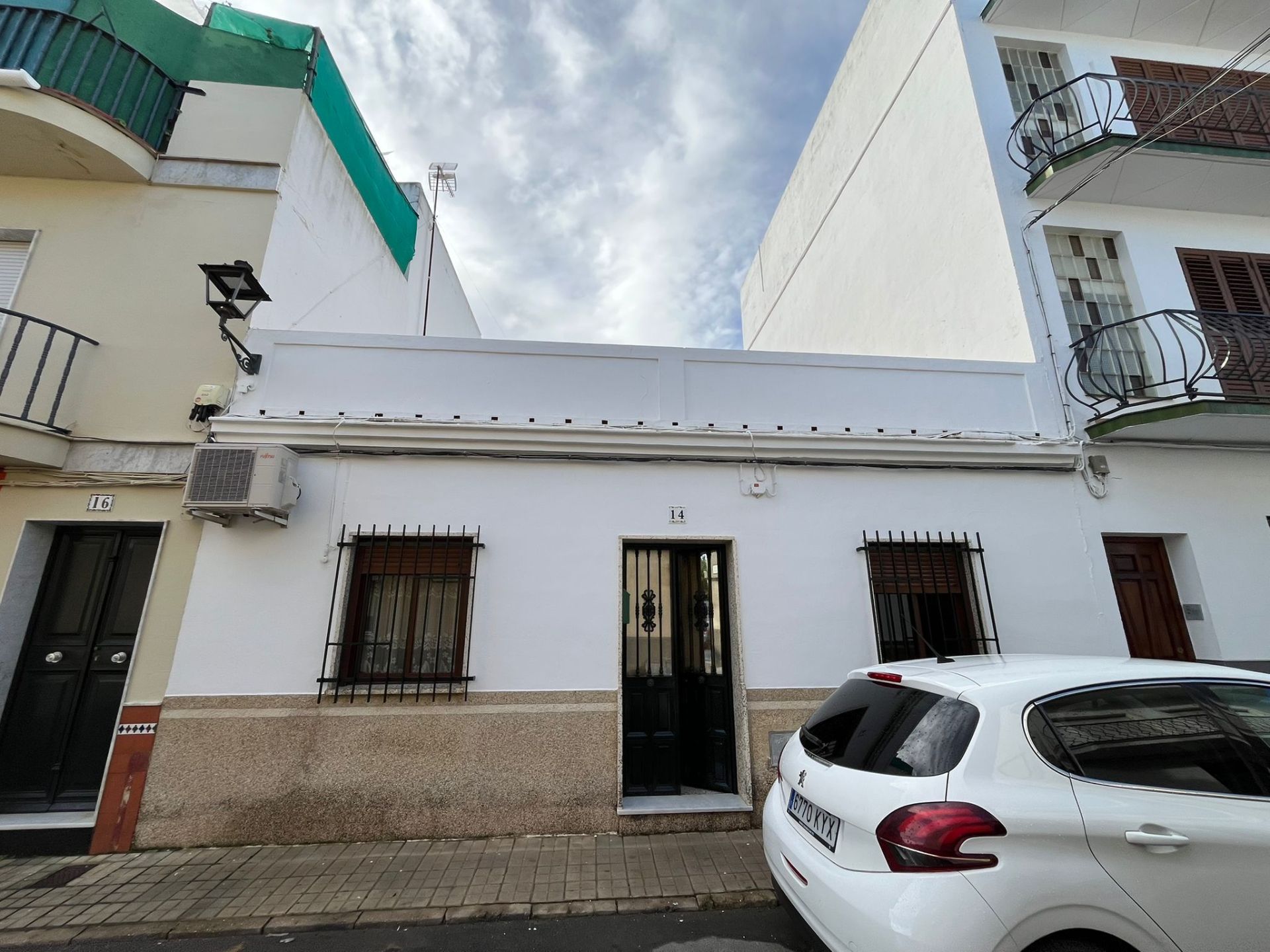 Vista exterior de Casa adosada en venda en Gibraleón amb Aire condicionat, Calefacció i Terrassa