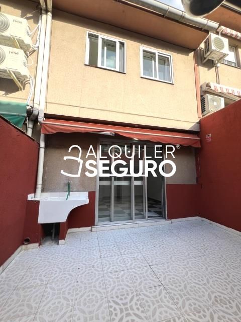 Casa o chalet de alquiler en  Madrid Capital con Calefacción, Terraza y Trastero