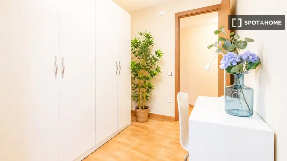 Wohnung zur Miete in L'Hospitalet de Llobregat mit Klimaanlage, Heizung und Möbliert