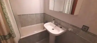 Bany de Apartament de lloguer en Córdoba amb Aire condicionat, Calefacció i Traster