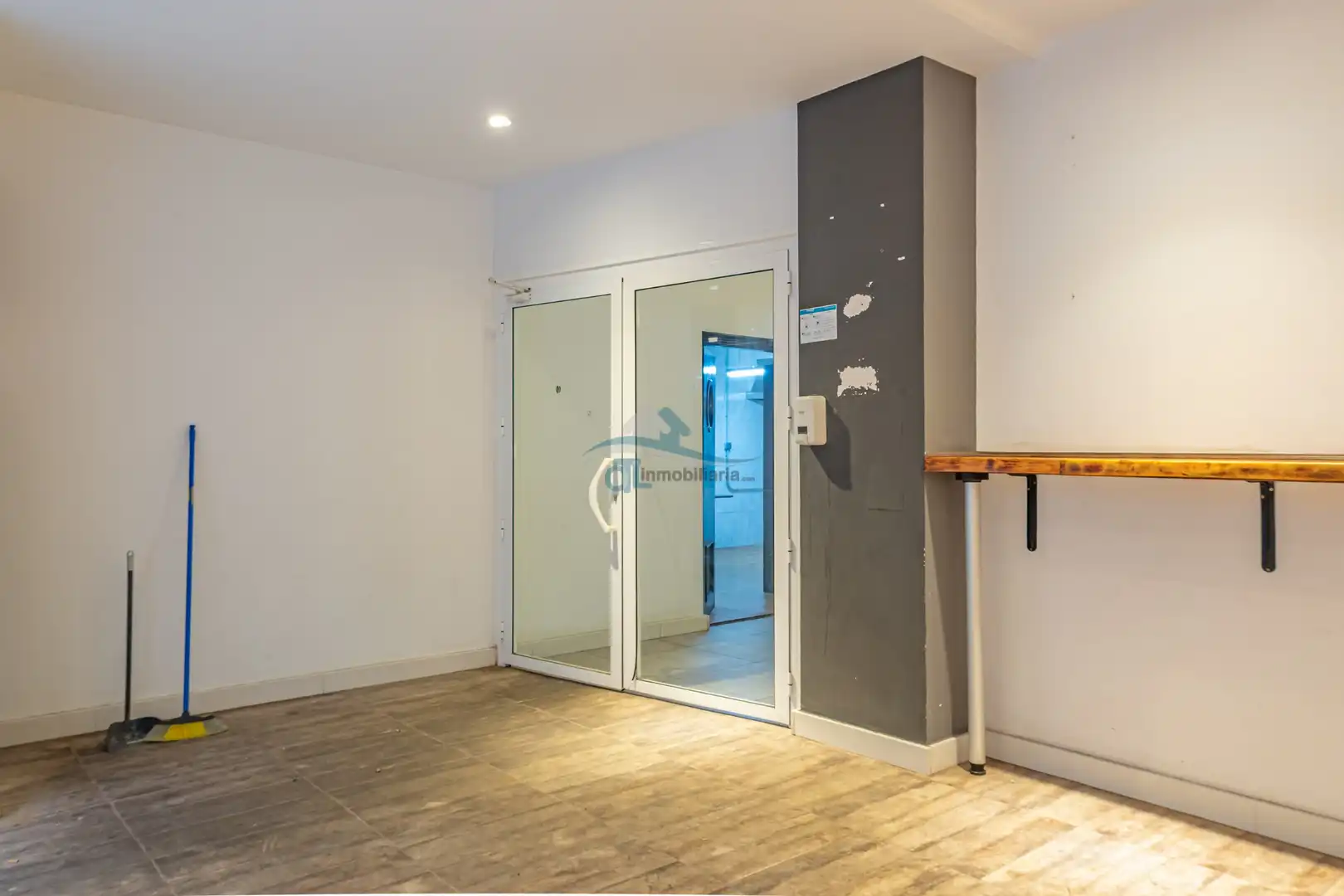 Commercial properties for rent in Linares  with Air Conditioner