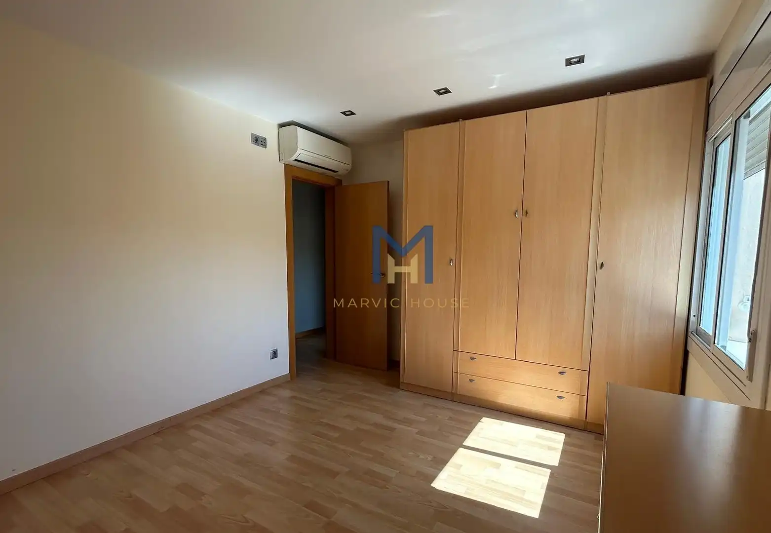 Habitación de Piso en venta en Sabadell con Aire acondicionado, Calefacción y Parquet