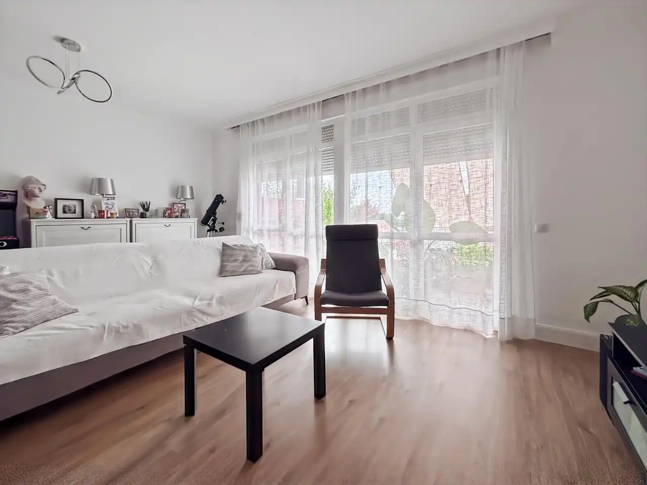 Sala d'estar de Casa o xalet en venda en Collado Mediano amb Aire condicionat, Terrassa i Piscina comunitària
